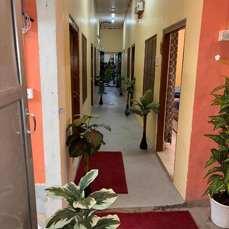 Shakuntala Guest House Ayodhya Ngoại thất bức ảnh